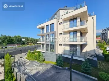 4-комнатная квартира, этаж 3 из 3, 180 м²