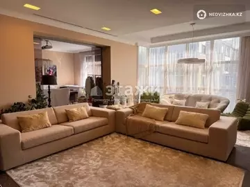 5-комнатная квартира, этаж 5 из 6, 341 м²