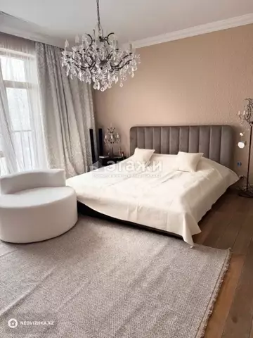 5-комнатная квартира, этаж 5 из 6, 341 м²