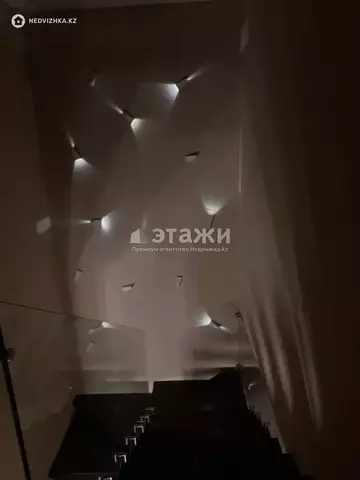 5-комнатная квартира, этаж 5 из 6, 341 м²