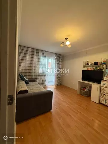 1-комнатная квартира, этаж 12 из 12, 40 м²