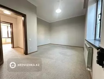 Офисное помещение, этаж 1 из 3, в коттедже, 150 м²