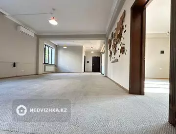 Офисное помещение, этаж 1 из 3, в коттедже, 150 м²