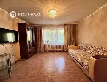 2-комнатная квартира, этаж 3 из 3, 53 м²