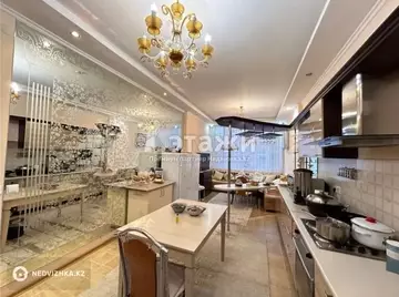 2-комнатная квартира, этаж 3 из 18, 101 м²