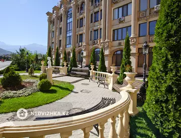 3-комнатная квартира, этаж 3 из 6, 130 м², на длительный срок