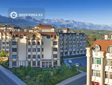3-комнатная квартира, этаж 3 из 6, 130 м², на длительный срок