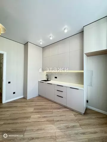 2-комнатная квартира, этаж 9 из 18, 42 м²