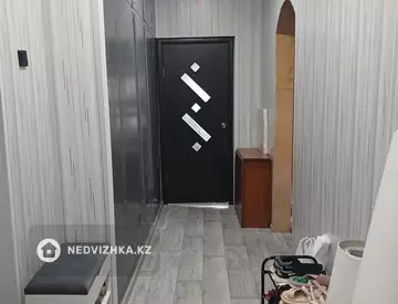 3-комнатная квартира, этаж 3 из 3, 64 м²