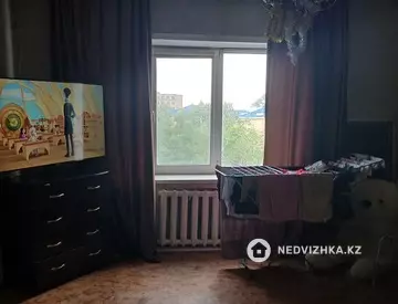 3-комнатная квартира, этаж 3 из 3, 64 м²