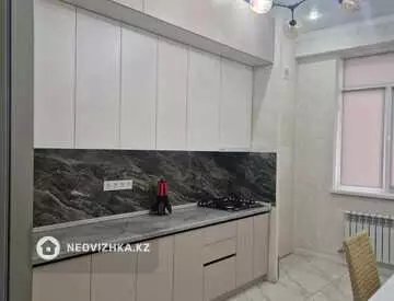 2-комнатная квартира, этаж 8 из 10, 82 м², на длительный срок