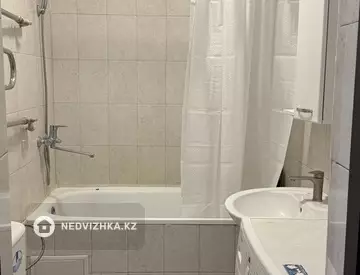 1-комнатная квартира, этаж 3 из 5, 27 м², посуточно