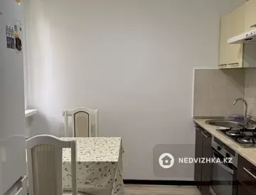 1-комнатная квартира, этаж 3 из 5, 27 м², посуточно