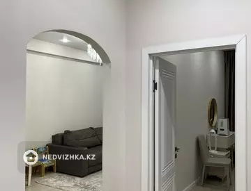 2-комнатная квартира, этаж 4 из 5, 67 м²