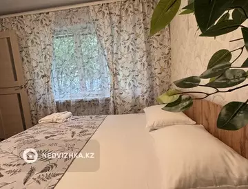 2-комнатная квартира, этаж 1 из 5, 40 м², посуточно