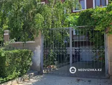 6-комнатный таунхаус, 6.6 соток, 423 м², на длительный срок
