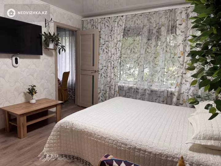 40 м², 2-комнатная квартира, этаж 1 из 5, 40 м², посуточно, изображение - 1