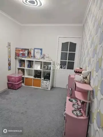 4-комнатная квартира, этаж 3 из 5, 77 м²
