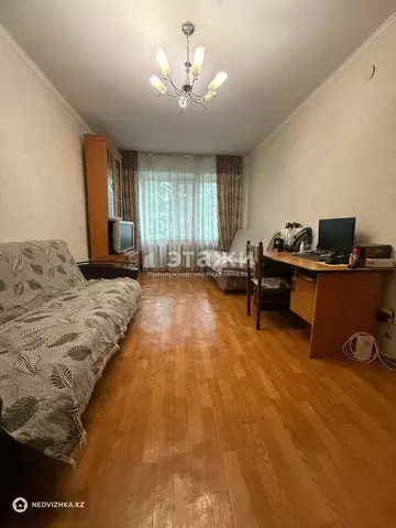 1-комнатная квартира, этаж 3 из 5, 37 м²
