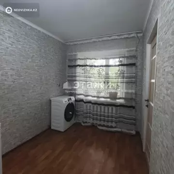 2-комнатная квартира, этаж 3 из 3, 42 м²