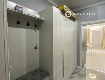 2-комнатная квартира, этаж 1 из 8, 74 м²