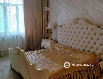 4-комнатная квартира, этаж 2 из 5, 173 м²