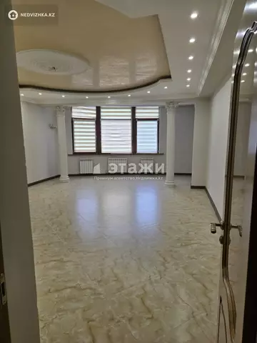 3-комнатная квартира, этаж 9 из 12, 160 м²
