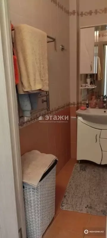 2-комнатная квартира, этаж 9 из 9, 63 м²