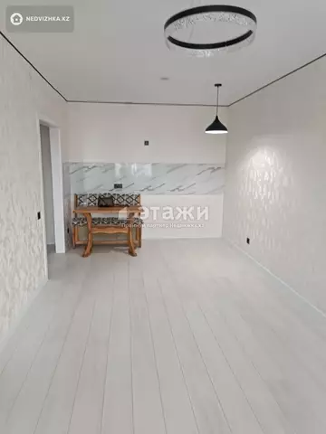 2-комнатная квартира, этаж 4 из 13, 42 м²