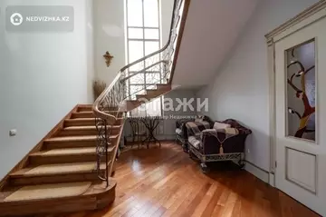 7-комнатная квартира, этаж 2 из 2, 370 м²