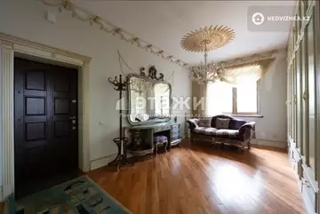 7-комнатная квартира, этаж 2 из 2, 370 м²