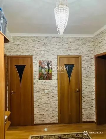 2-комнатная квартира, этаж 8 из 12, 64 м²