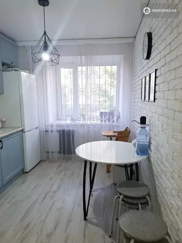 2-комнатная квартира, этаж 1 из 10, 50 м²