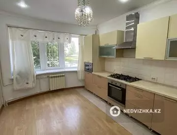 4-комнатная квартира, этаж 1 из 5, 135 м²