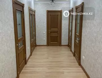 4-комнатная квартира, этаж 1 из 5, 135 м²