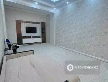 2-комнатная квартира, этаж 2 из 12, 84 м²