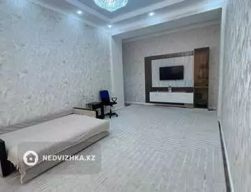2-комнатная квартира, этаж 2 из 12, 84 м²