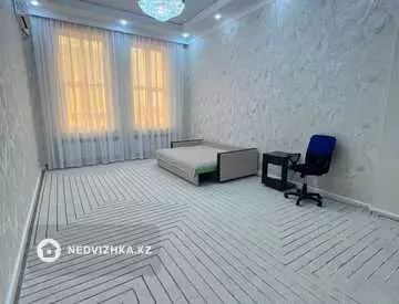 2-комнатная квартира, этаж 2 из 12, 84 м²