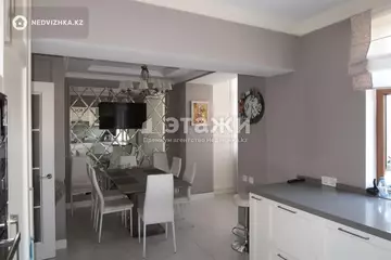 4-комнатная квартира, этаж 4 из 5, 153 м², посуточно