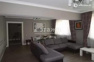 4-комнатная квартира, этаж 4 из 5, 153 м², посуточно