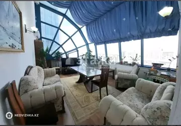 3-комнатная квартира, этаж 13 из 19, 143 м²