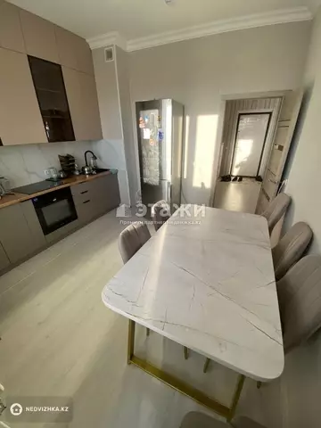 2-комнатная квартира, этаж 5 из 19, 61 м²