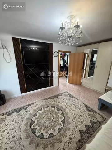 1-комнатная квартира, этаж 4 из 5, 37 м²