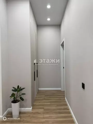 2-комнатная квартира, этаж 4 из 12, 67 м²