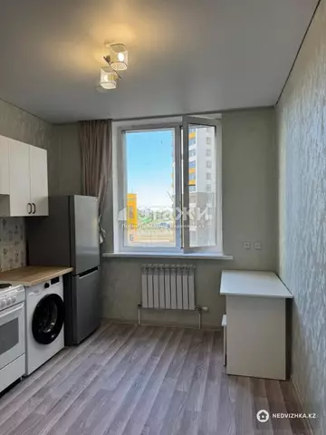 1-комнатная квартира, этаж 3 из 23, 38 м²