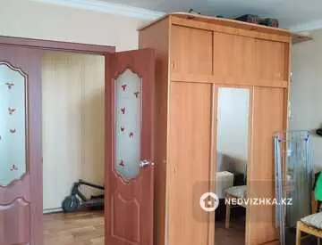 4-комнатная квартира, этаж 9 из 9, 76 м²