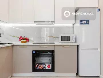 2-комнатная квартира, этаж 13 из 16, 63 м², на длительный срок