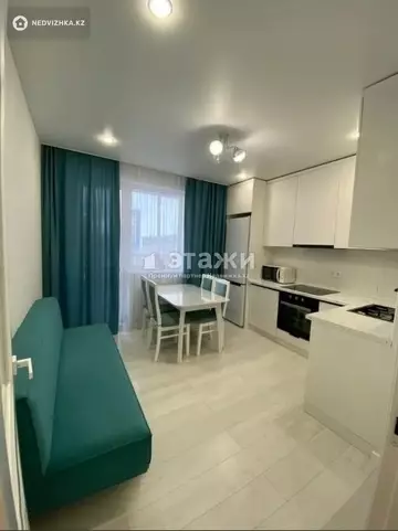 1-комнатная квартира, этаж 3 из 10, 38 м²