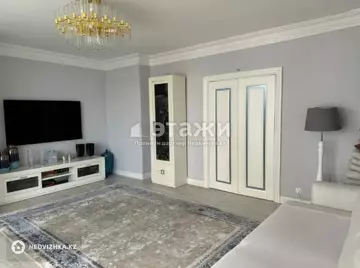 5-комнатная квартира, этаж 8 из 20, 200 м²