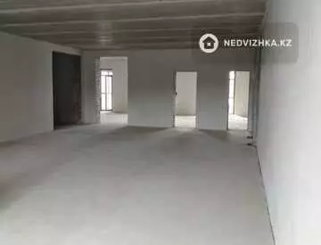 4-комнатная квартира, этаж 4 из 5, 149 м²